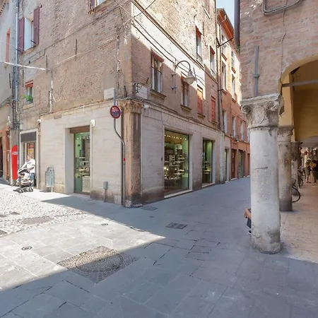 A 2 Min Dal Museo Della Cattedrale San * 페라라